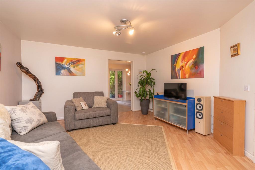 14 Granton Mill Park, Edinburgh, EH4 2 bed semidetached house £225,000
