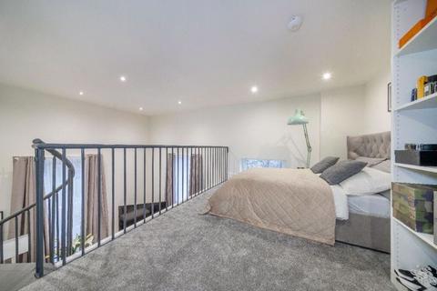 2 bedroom apartment to rent, Fawcett Lane, Leeds
