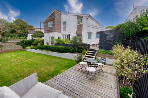 6 Castle Precinct, Llandough, Cowbridge, CF71 7LX