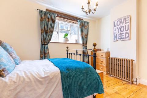 7 Priory Place, Wells, BA5 1SP