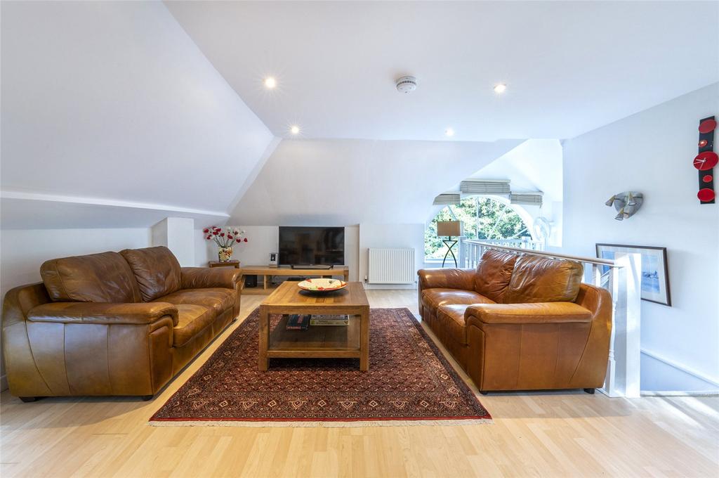 Sitting/Dining Room