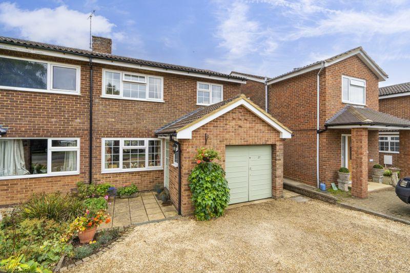College Close, Flamstead 4 bed semidetached house for sale £675,000