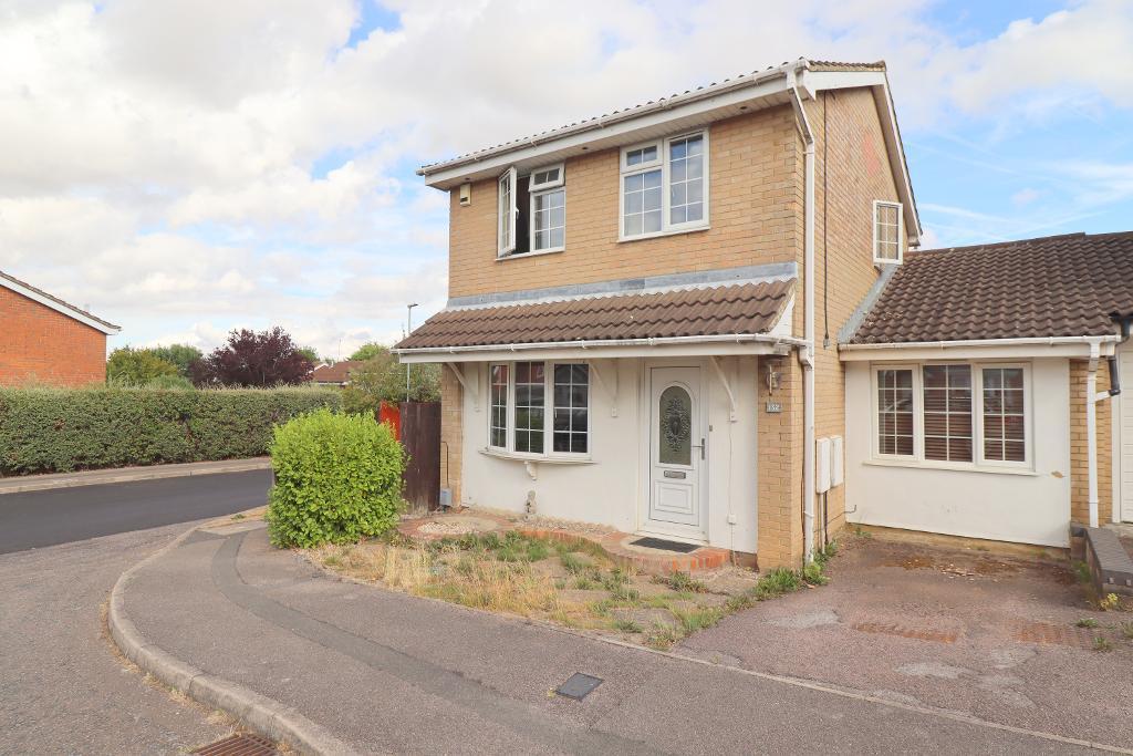 Rochford Drive, Wigmore, Luton, Bedfordshire, LU2 8SU 3 bed detached