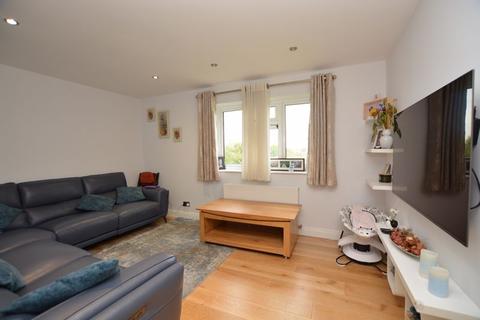 2 bedroom flat for sale - Sumburgh Way, Slough