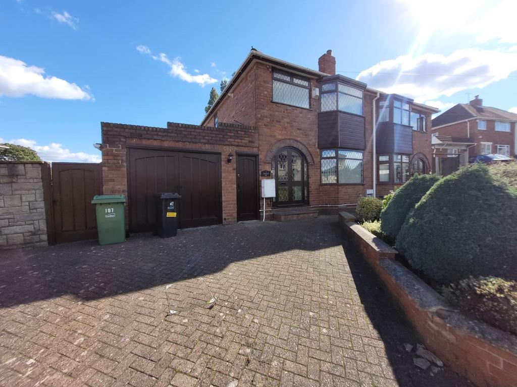 Upper Ettingshall Road, Wolverhampton, WV14 3 bed semidetached house