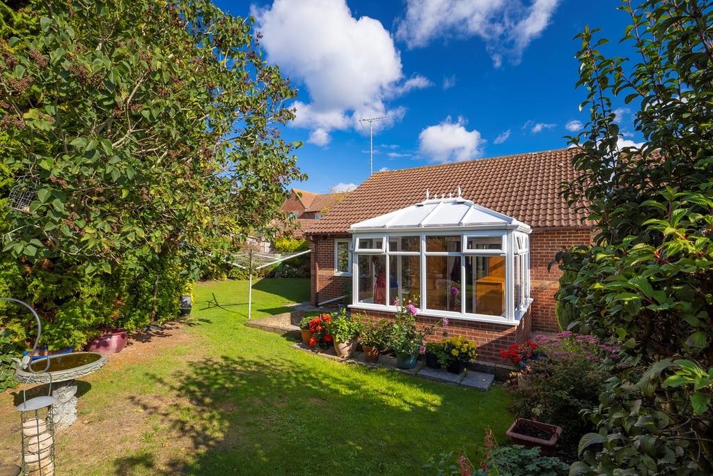 Mount Pleasant Close, Lyminge, Folkestone, CT18 2 bed detached bungalow