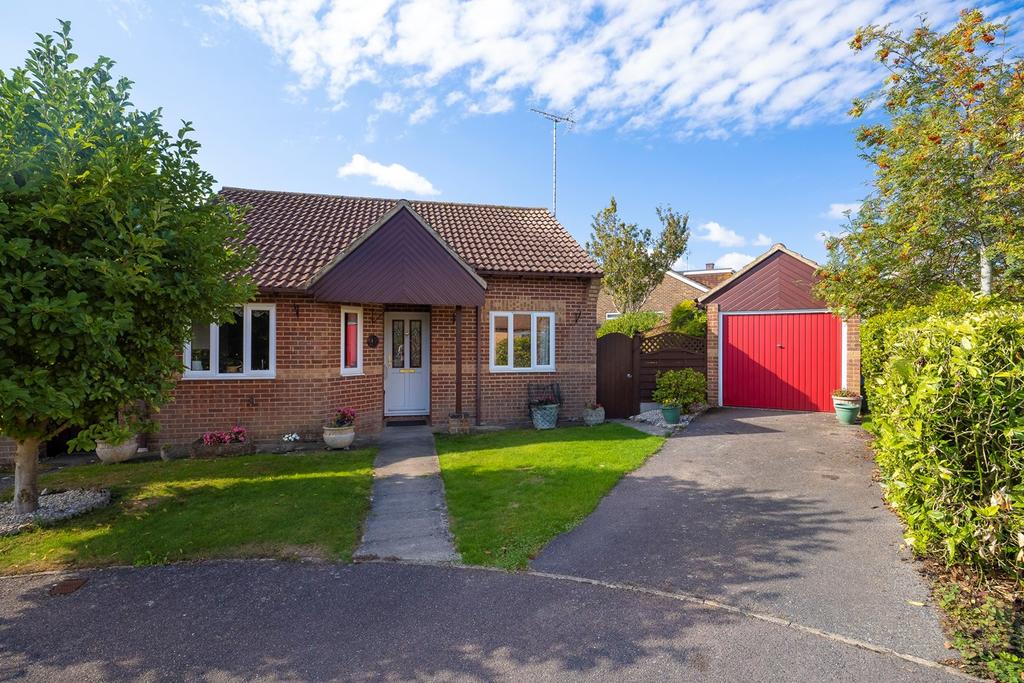 Mount Pleasant Close, Lyminge, Folkestone, CT18 2 bed detached bungalow