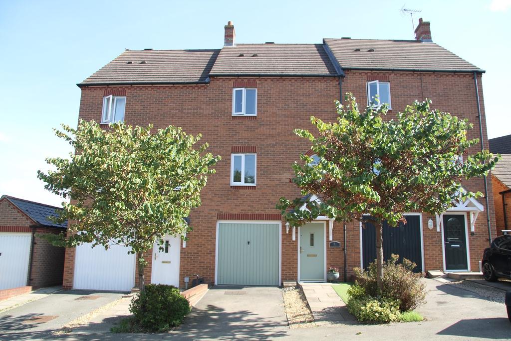 Whitney Close, Raunds, Wellingborough, NN9 3 bed townhouse for sale £