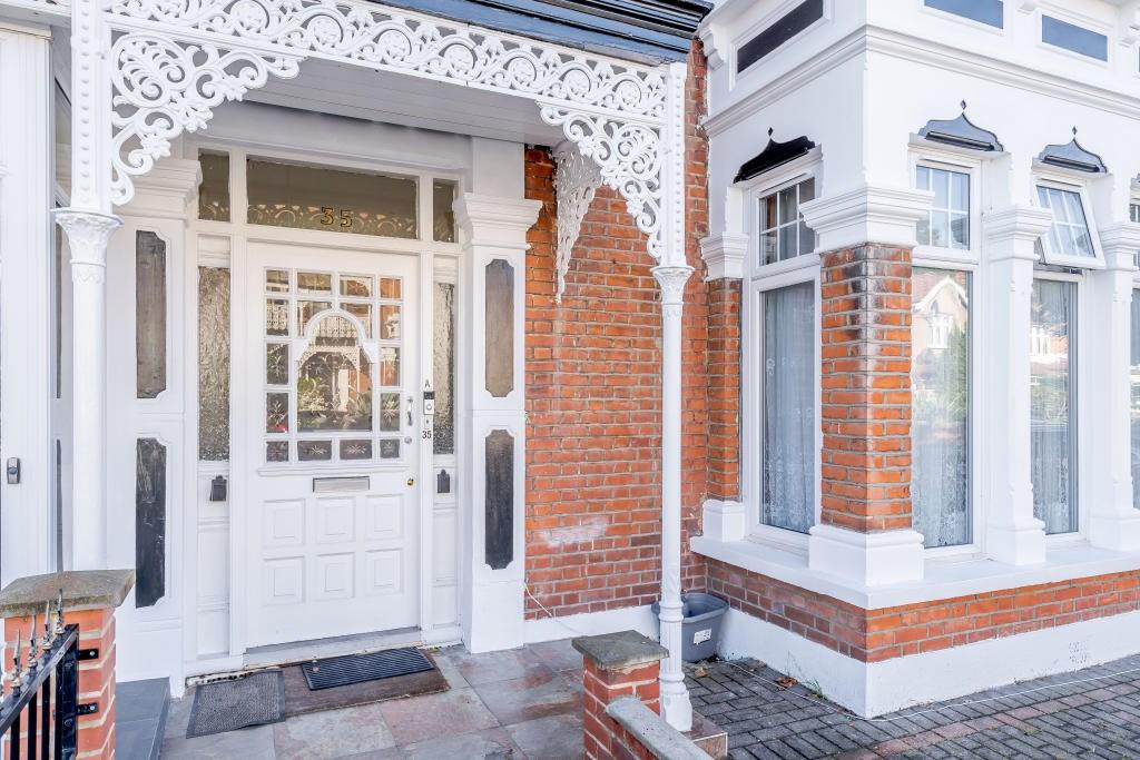 Clarendon Gardens, Ilford, IG1 3 bed £377,000