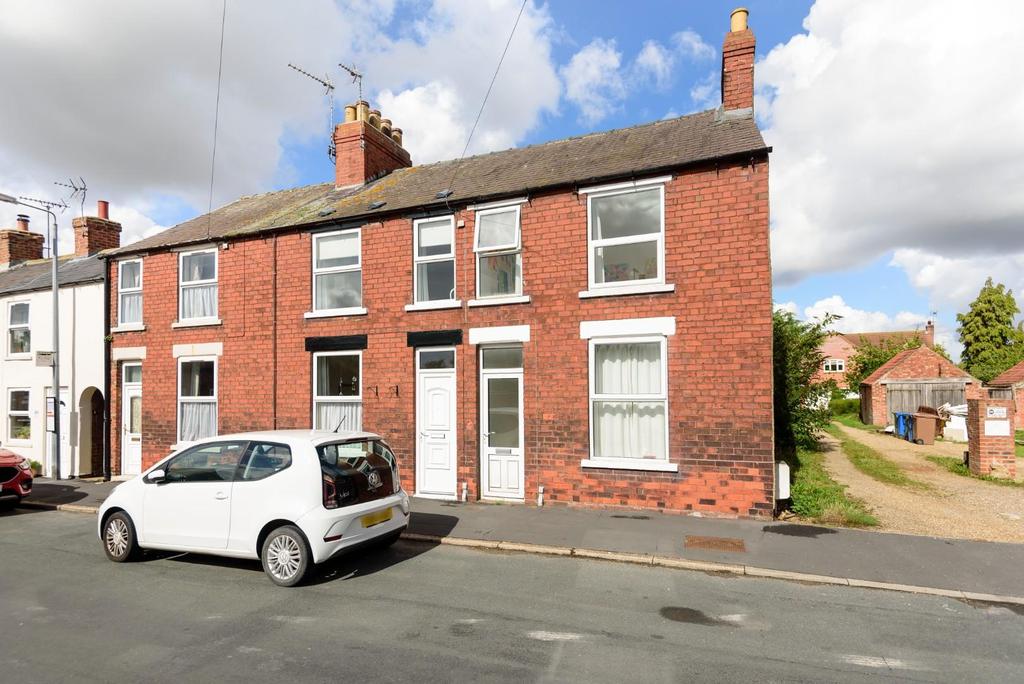 Main Street, Tickton, East Yorkshire, HU17 9RZ 2 bed end of terrace