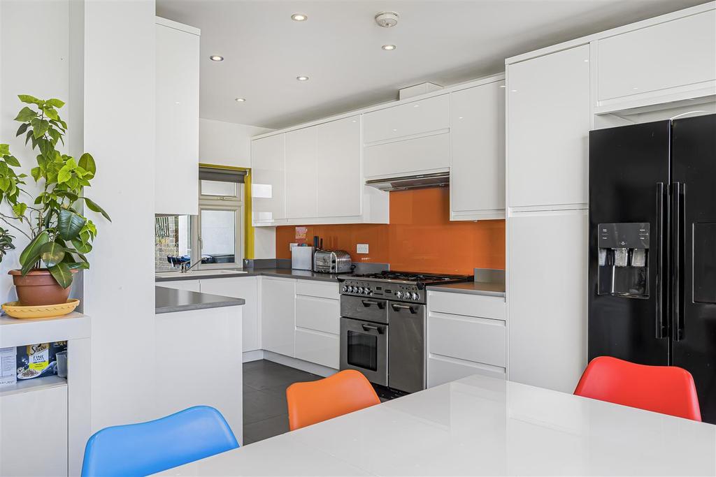 Manorville Road, Hemel Hempstead 4 bed detached house £800,000