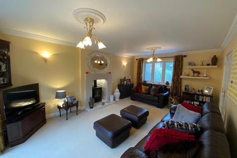 8 Acresbrook, Stalybridge, SK15 2QT
