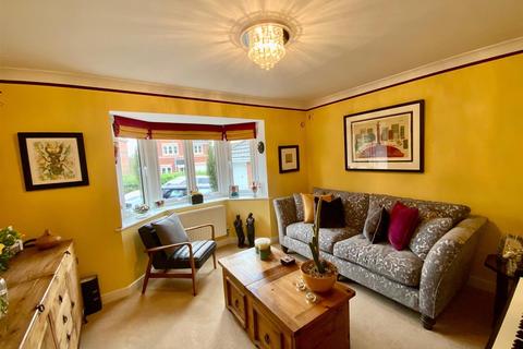 8 Acresbrook, Stalybridge, SK15 2QT