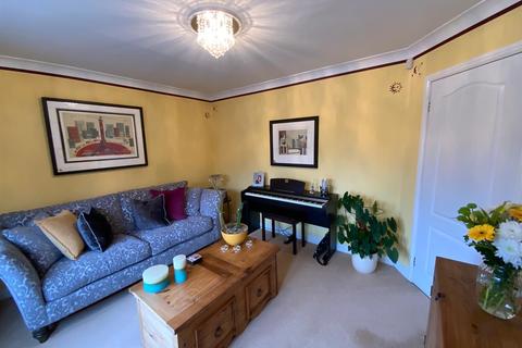 8 Acresbrook, Stalybridge, SK15 2QT