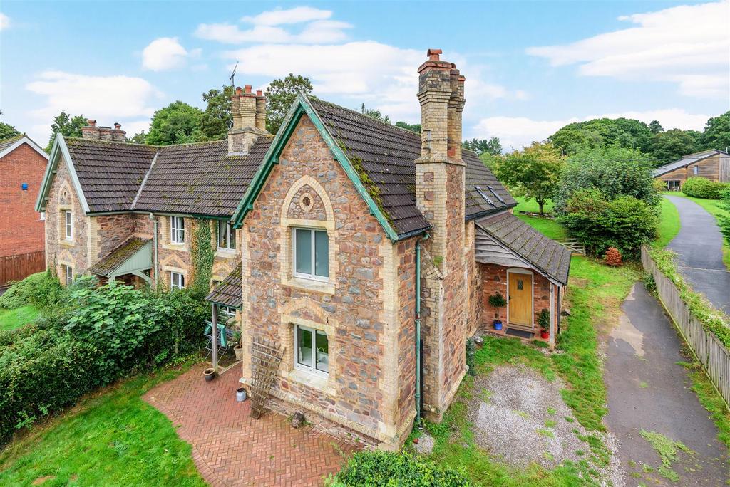 Taunton 4 bed semidetached house £625,000