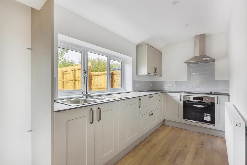 Bickington, Newton Abbot 2 bed terraced house £275,000