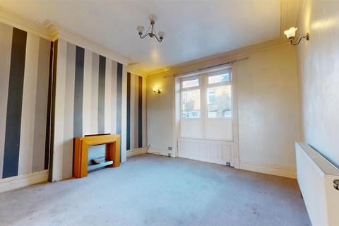 4 bedroom end of terrace house for sale, Aire Street, Thackley