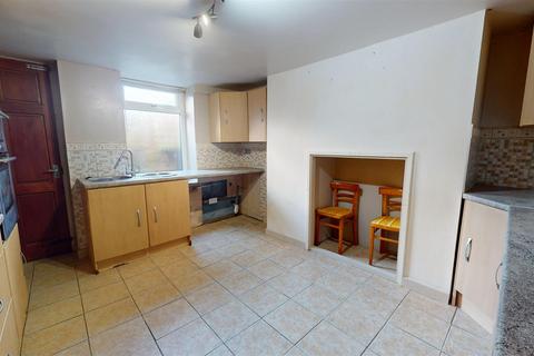 4 bedroom end of terrace house for sale, Aire Street, Thackley