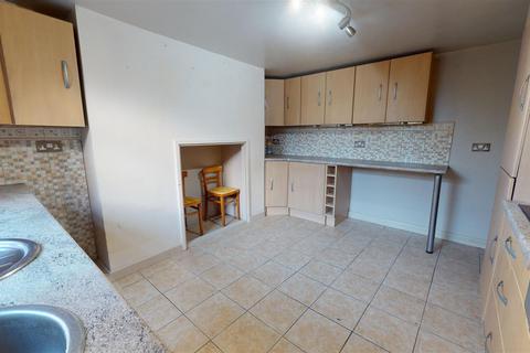 4 bedroom end of terrace house for sale, Aire Street, Thackley