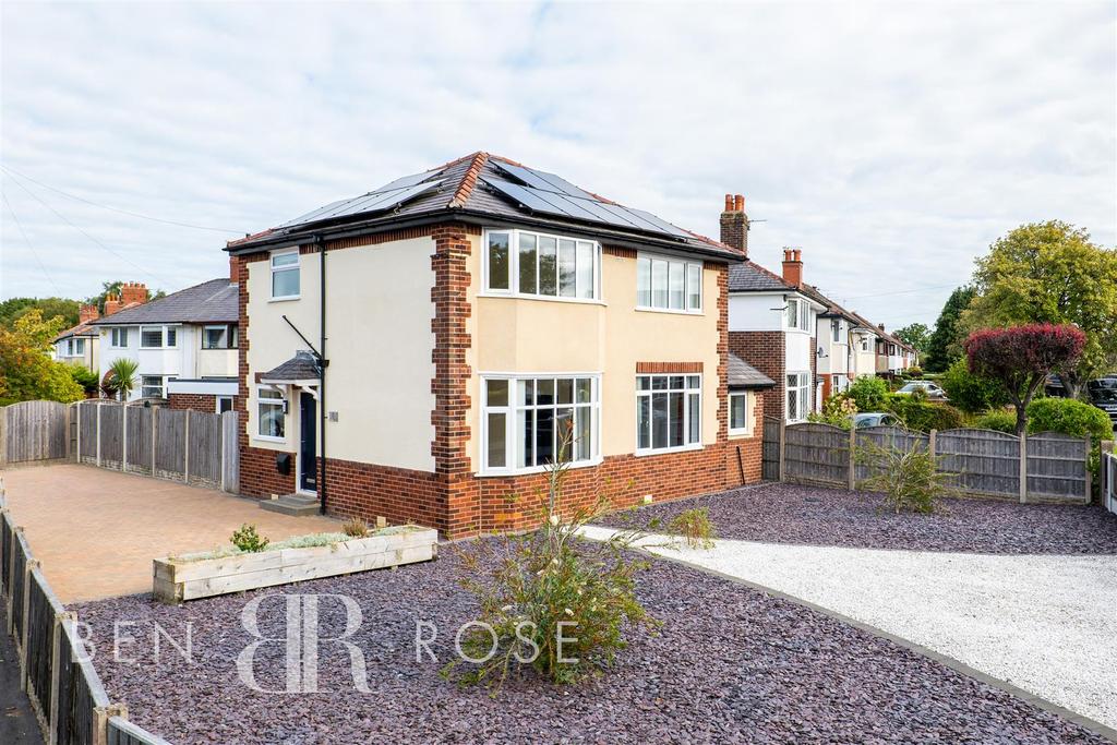 Kingsway West, Penwortham, Preston 3 bed detached house £319,950