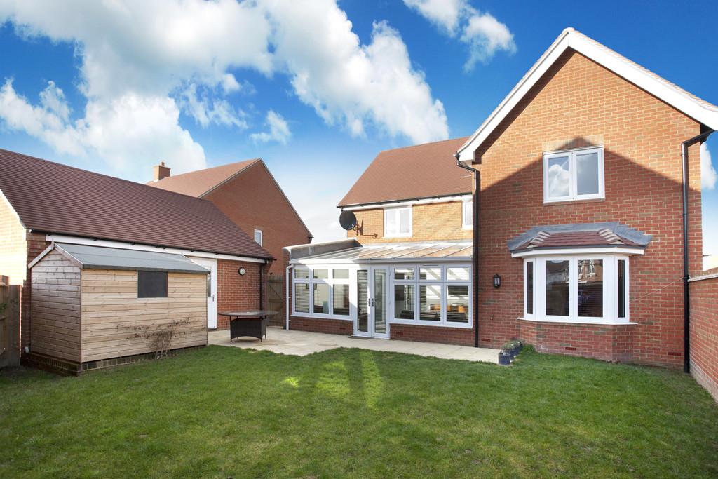 Pelling Way, Wickhurst Green 4 bed detached house £599,950