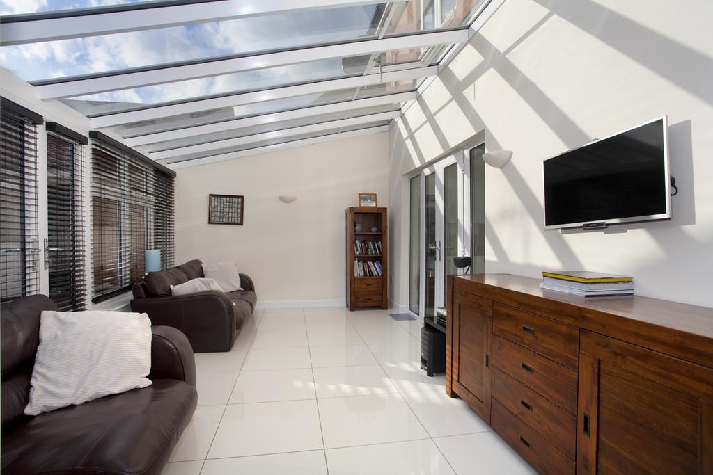 Pelling Way, Wickhurst Green 4 bed detached house £599,950