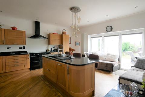 4 bedroom detached house for sale - South Road, Sully, Penarth