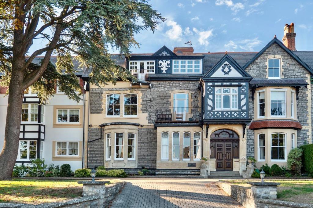 Bradford Place, Penarth 2 bed flat for sale £395,000