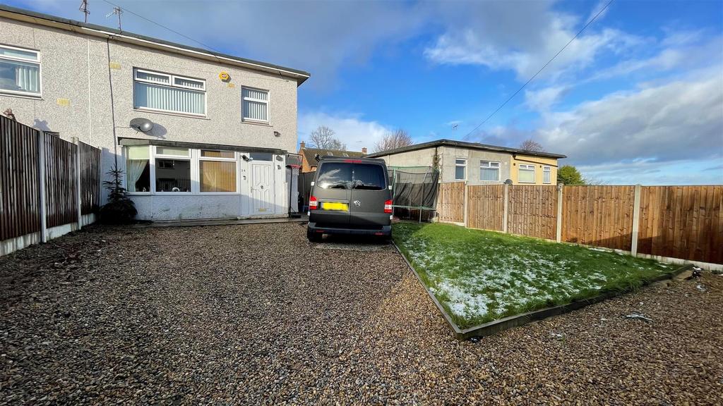 Averingcliffe Road, Bradford 3 bed semi-detached house - £130,000