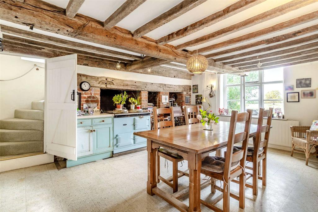 Kitchen/ Dining Room