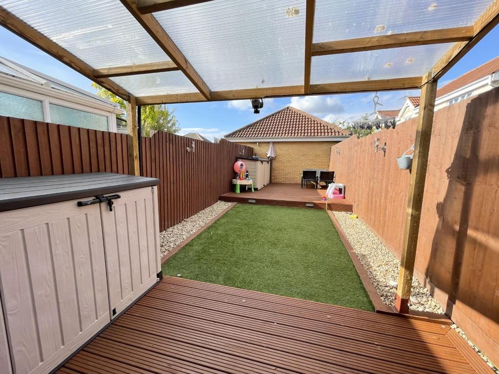 Dart Close, Quedgeley, Gloucester 2 bed terraced house £220,000