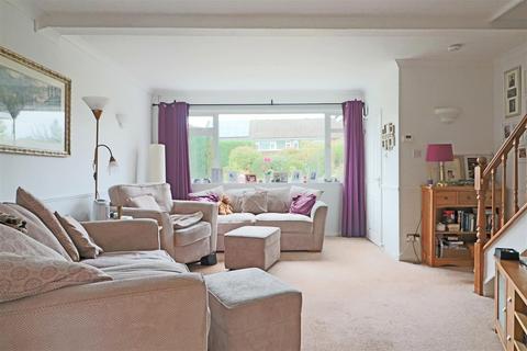 18 Ash Close, Merstham, Redhill, RH1 3HJ