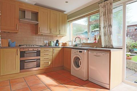 18 Ash Close, Merstham, Redhill, RH1 3HJ