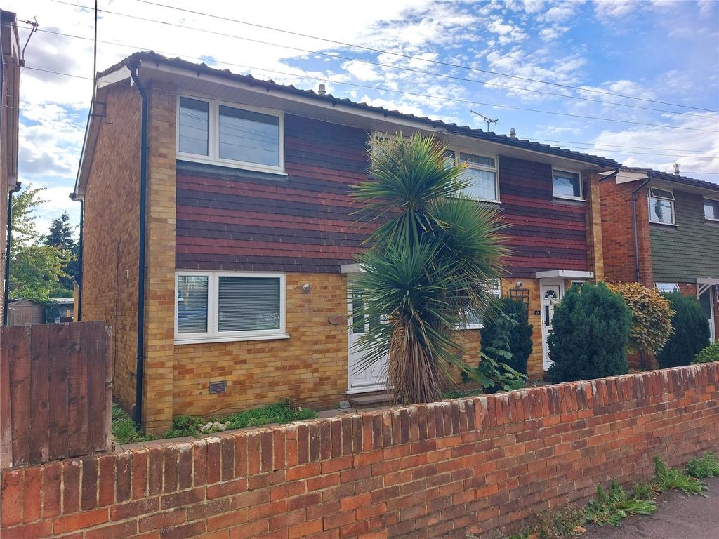 Staines Road West, Ashford, Surrey, TW15 3 bed end of terrace house for ...