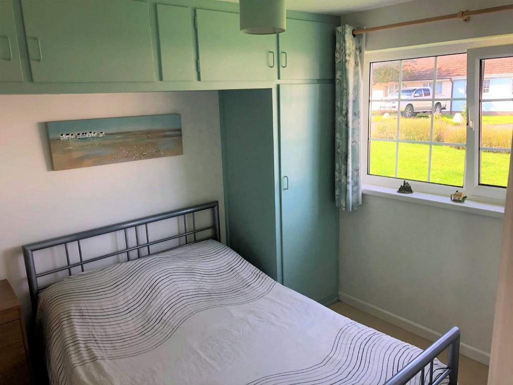 Bedroom 1.JPG