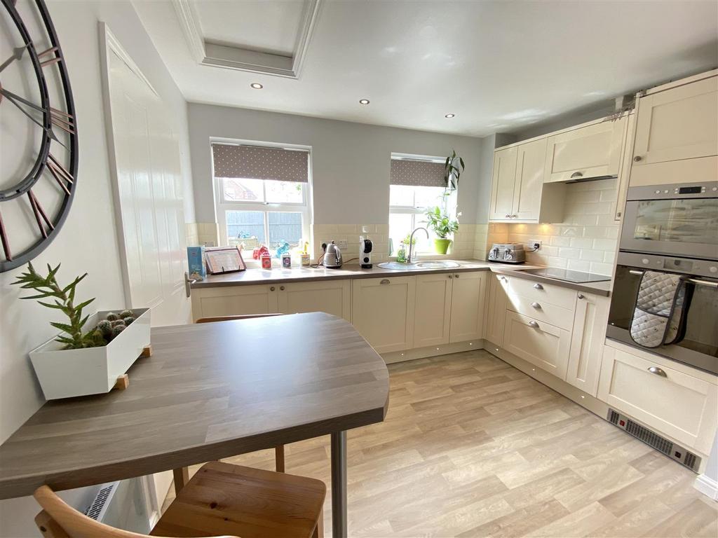 Whitebridge Drive, Darlington 3 bed detached house £220,000