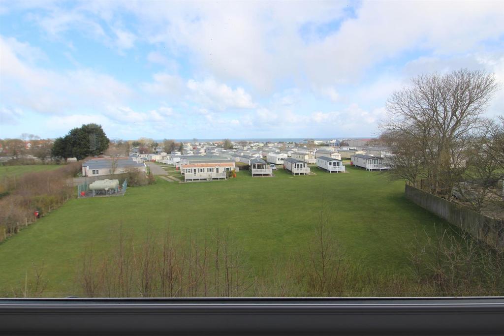 Primrose Drive, Primrose Valley, Filey 2 bed flat £700 pcm (£162 pw)