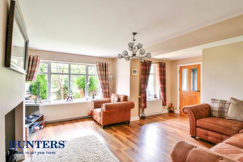 15 Howardian Close, Oldham, OL8 3WE