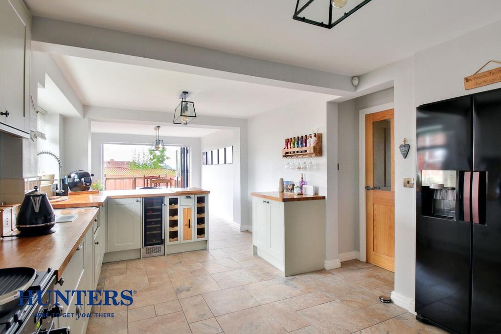 Kitchen...jpg
