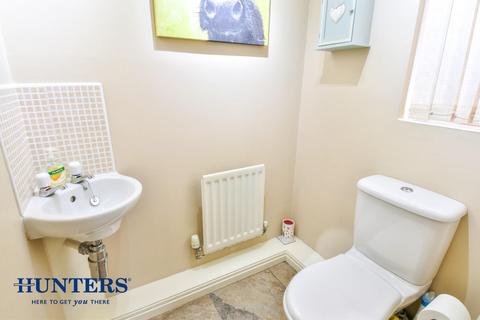 15 Howardian Close, Oldham, OL8 3WE
