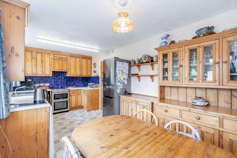 27 Grange Road, Dacre Banks, Harrogate, HG3 4HA
