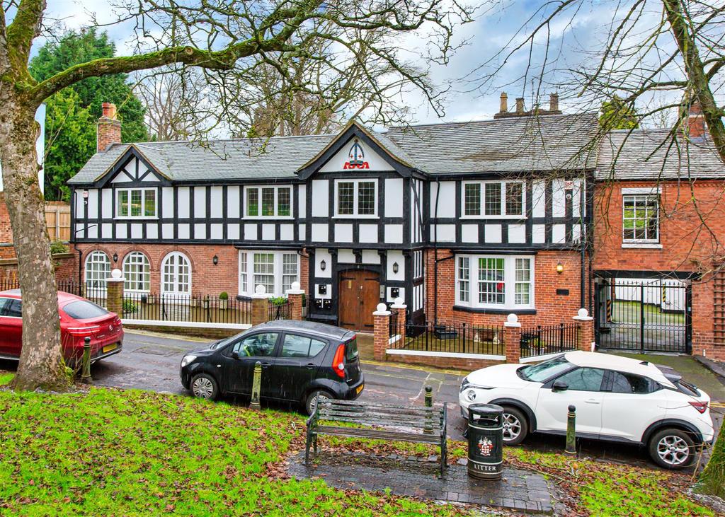 5c The Mitre, Lower Green, Tettenhall 2 bed apartment £1,750 pcm (£