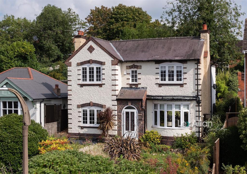 Worcester Street, Stourbridge 3 bed detached house £425,000