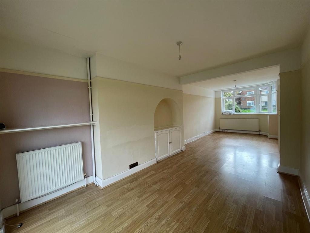Old Road East, Gravesend, Kent 3 bed semidetached house £1,050 pcm