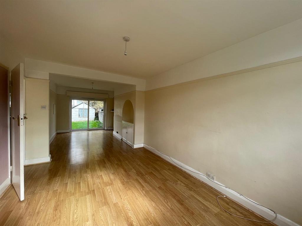 Old Road East, Gravesend, Kent 3 bed semidetached house £1,050 pcm