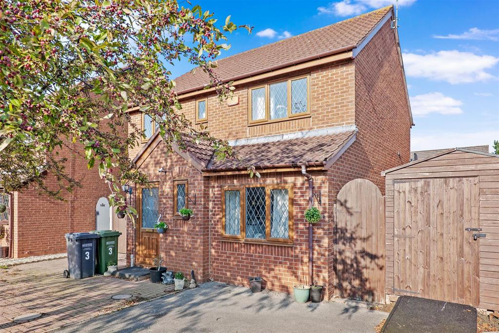 St. Pauls Close, Evesham 4 bed detached house for sale £315,000