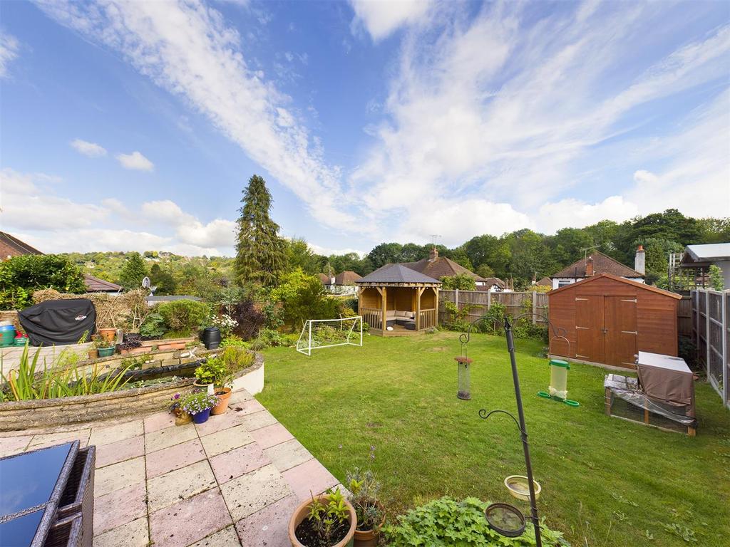 Tillingdown Hill, Caterham 4 bed semidetached house £700,000