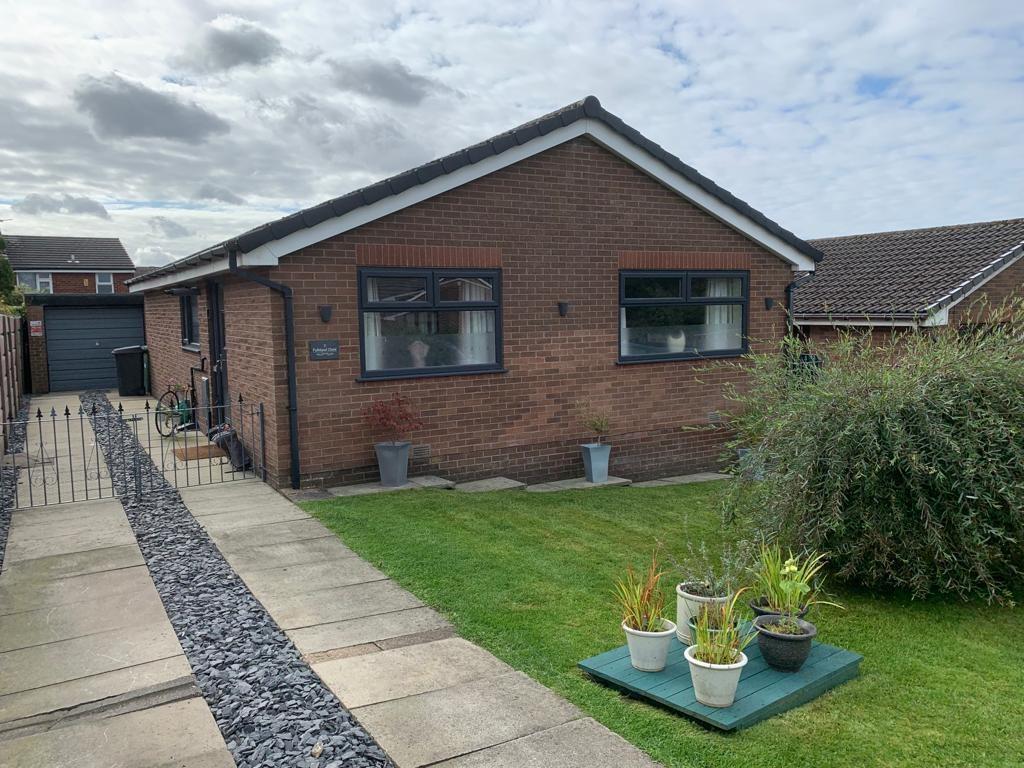 Falkland Close, Moorside, Oldham 2 bed detached bungalow for sale £