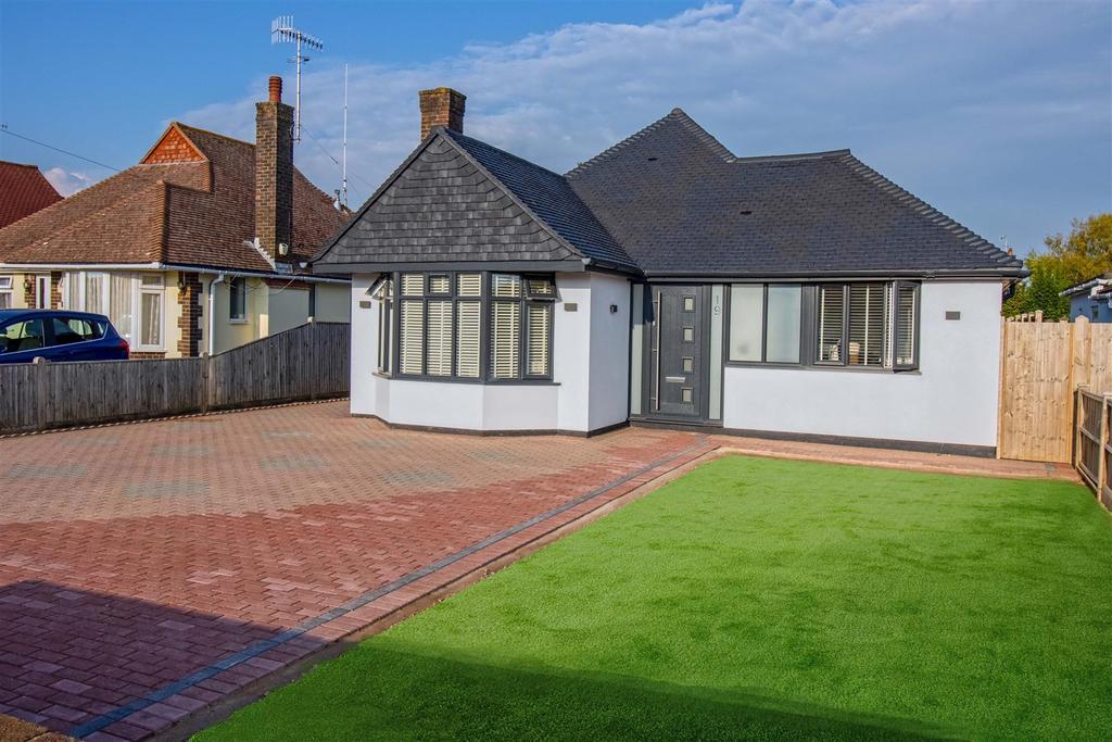 Frobisher Close, GoringBySea, Worthing 4 bed detached bungalow for