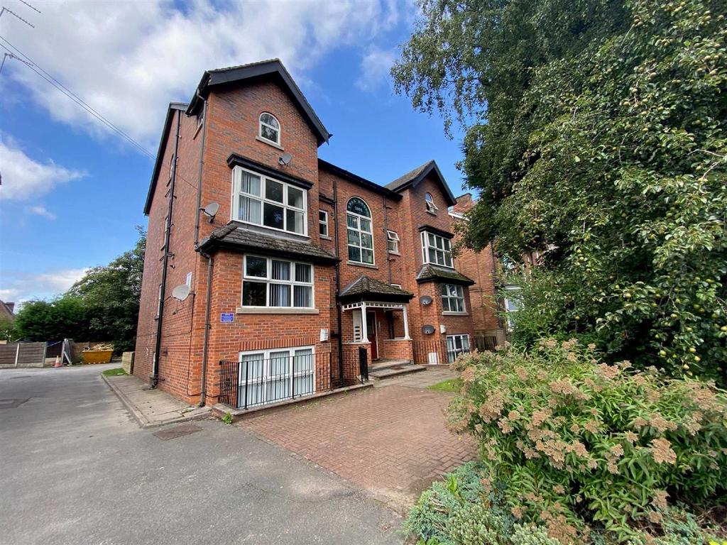 Opal House, 1113 Irlam Road, Sale 2 bed flat £1,150 pcm (£265 pw)